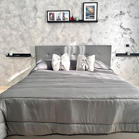 Casa Vacanze The Fortress Apartment Napoli Ngoại thất bức ảnh