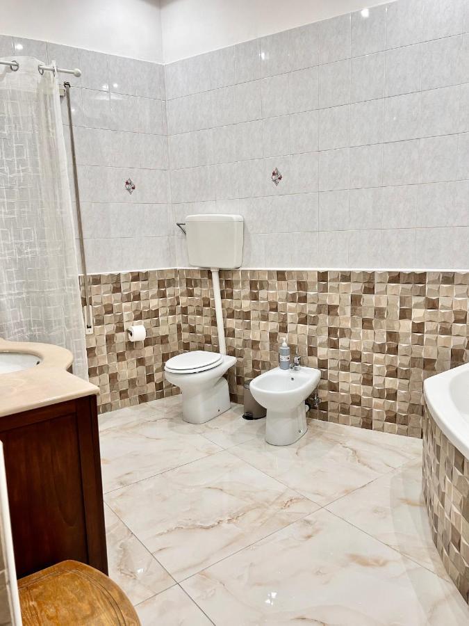 Casa Vacanze The Fortress Apartment Napoli Ngoại thất bức ảnh