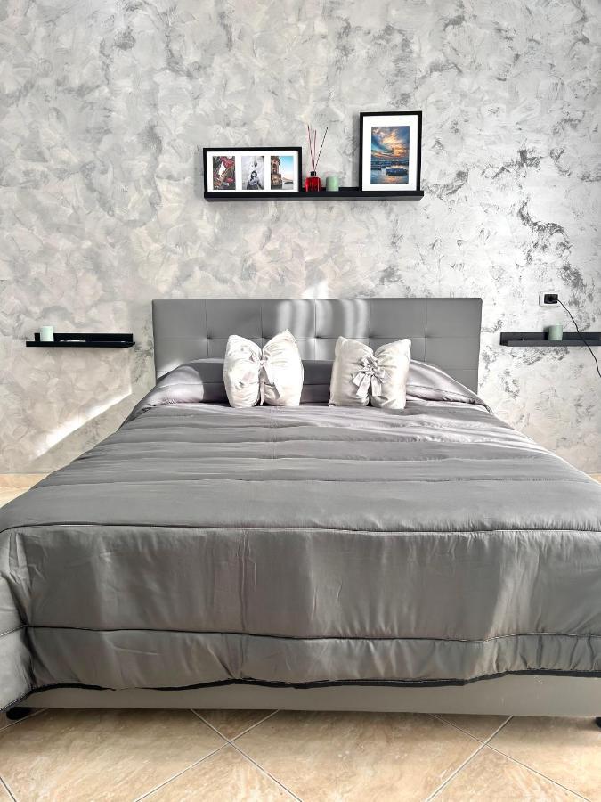Casa Vacanze The Fortress Apartment Napoli Ngoại thất bức ảnh